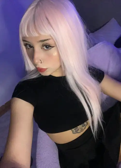 Am I pretty enough to be an angel? (18F)