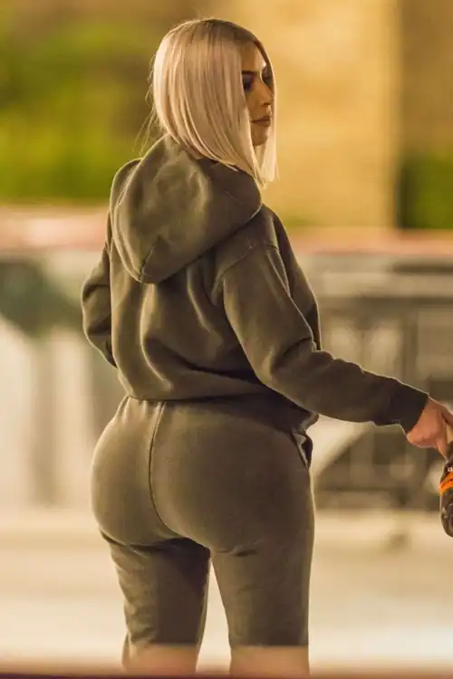 That ass looks fat in everything 
