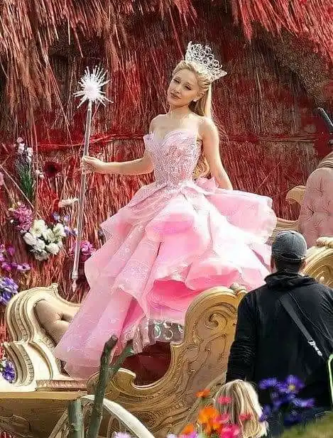 Ariana as glinda in wicked set