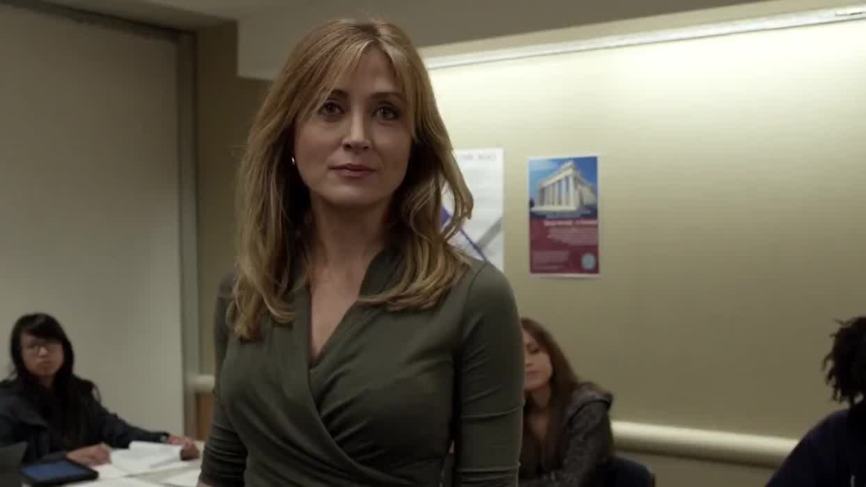 Sasha Alexander Being Milf in Shameless