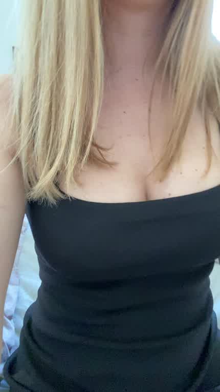 I wish everyone who sees this would lick my pussy (F37) 😘