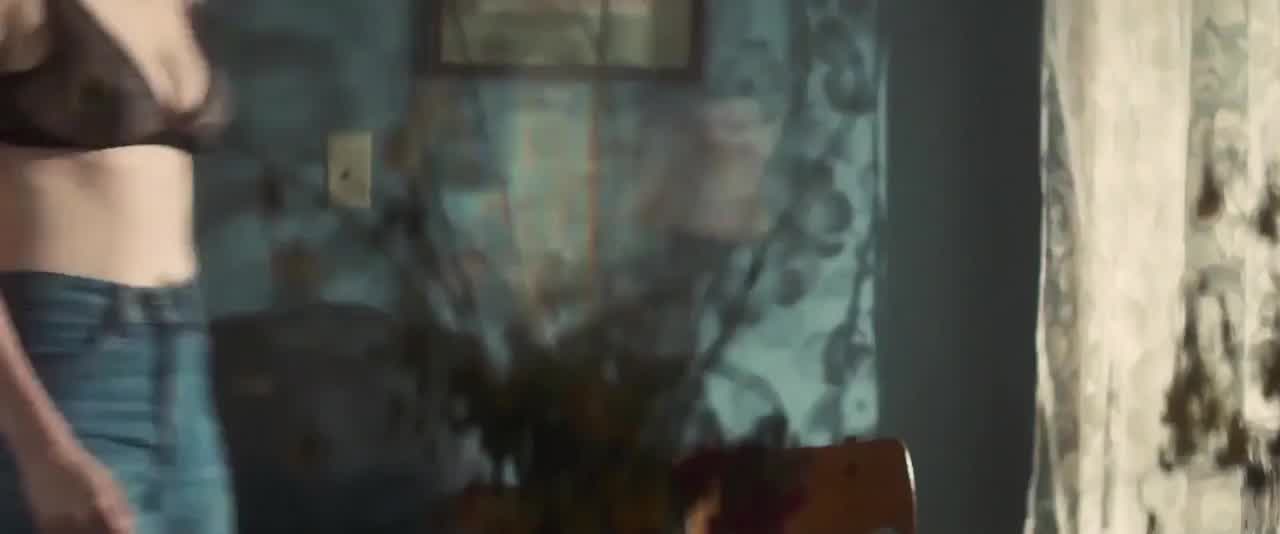 Jiggly in a bra from Woodshock