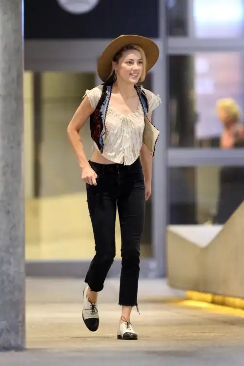 Cute in a large hat