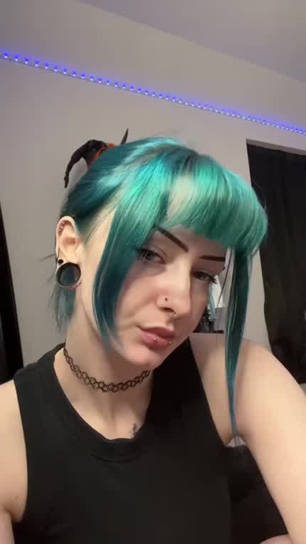 your new gf is here