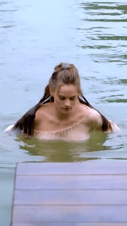 Noemie Schmidt - Versailles