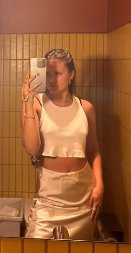 bathroom selfie, IG Story July 2023