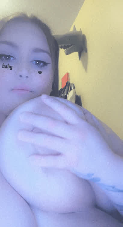 I wish someone was fucking my tits rn 😒😩