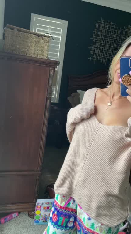 80s mom looking like a damn snack underneath . 