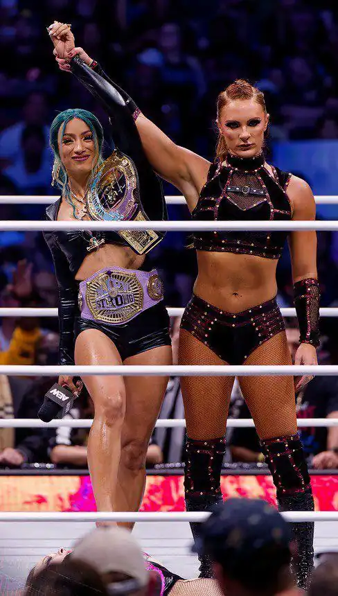 Mercedes Moné & Kamille