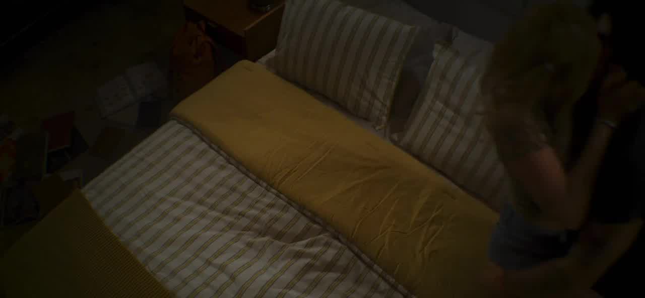 Lili kissing in “look both ways”