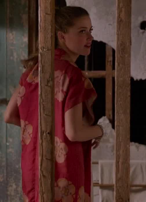 Don't let Amber Heard near your bed