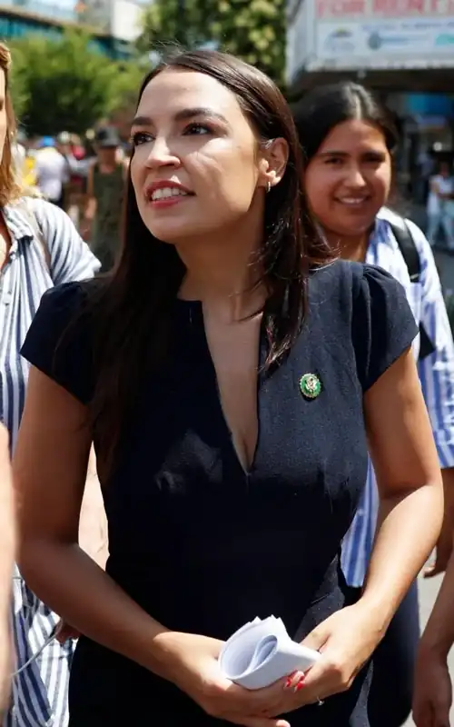 ARE THERE ANY BRA'S THAT COULD FIT HER 🥵💦🥵