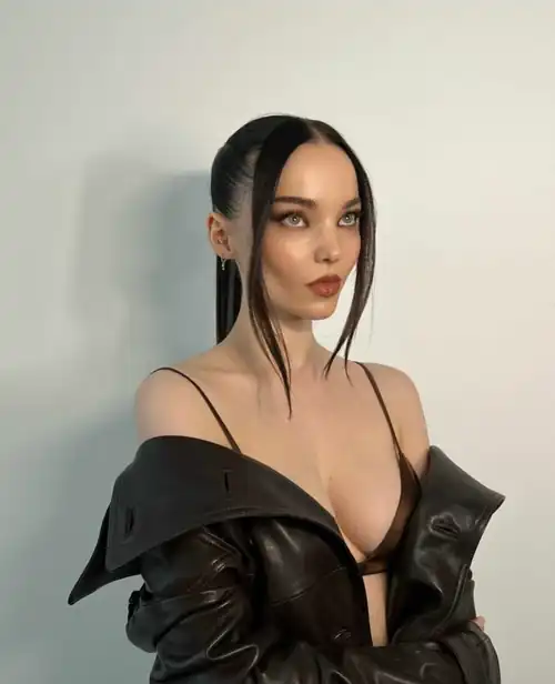 Dove Cameron 