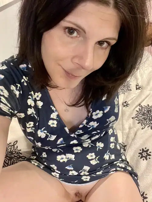 My beauty comes from within…flashing my pussy is a bonus (42F)