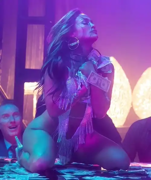 Scene from the movie "Hustlers" (2019)