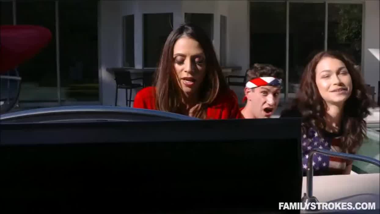 Sis and Bro Are Good Listener 😜