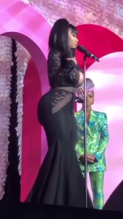 Fat Nicki’s butt was amazing-Billboard Awards 2019