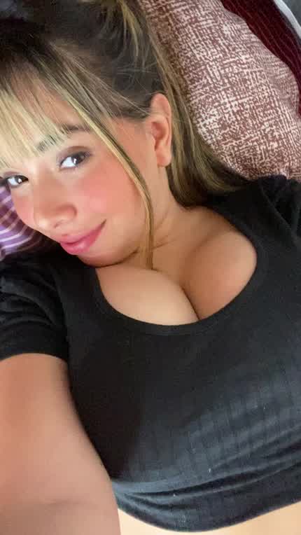 Only thing missing is a dick between my big boobs				