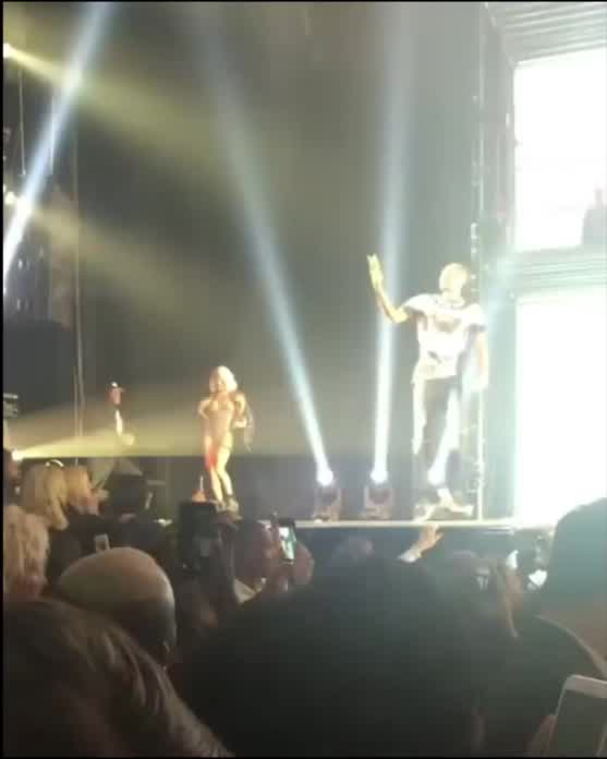 Big fashion show! Dancing for a crowd of onlookers in That lingerie set, with That amazing body - I want to be her so bad