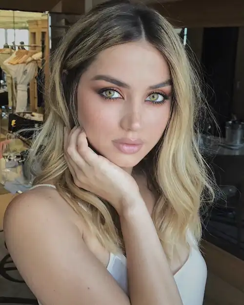 Ana blonde
