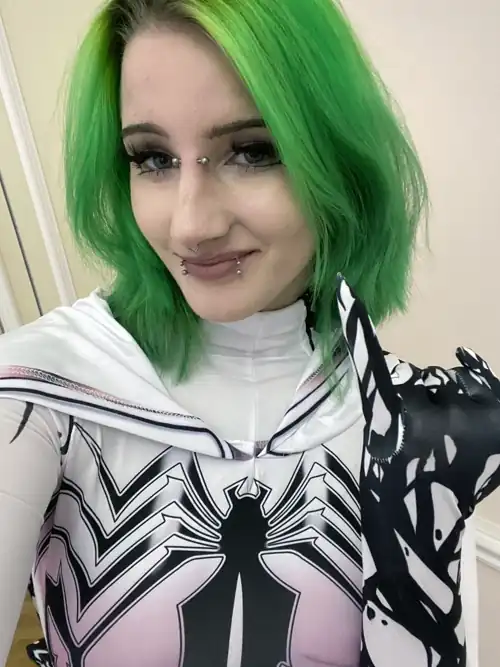 Look at this cheesy attempt by a man to win me over, simple laughter