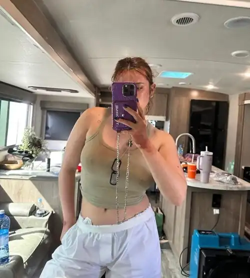 Bella thorne