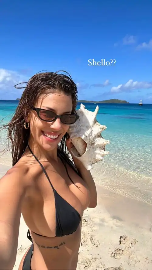 Heavy fat sideboob