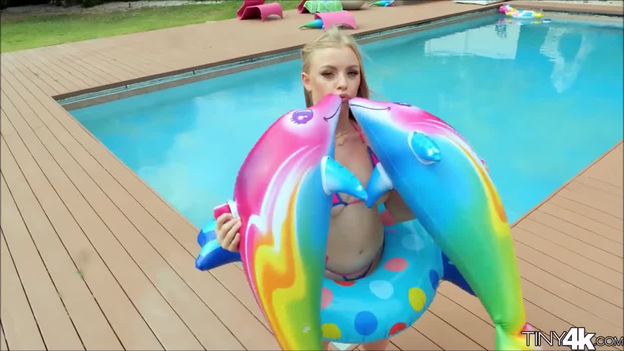 [Kylie Shay, 20] Busty and Tiny