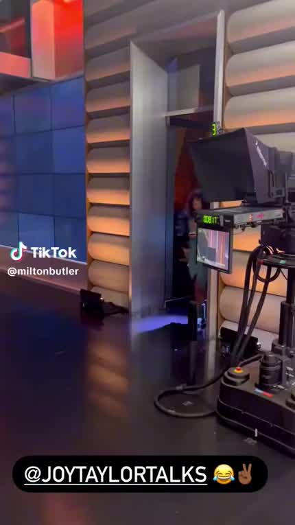 Joy Taylor ❣