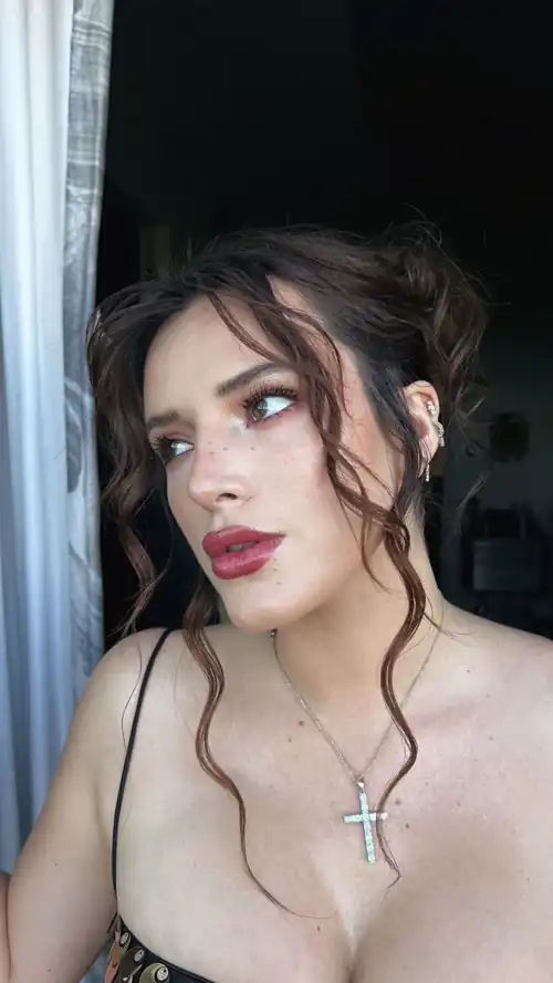 Bella thorne