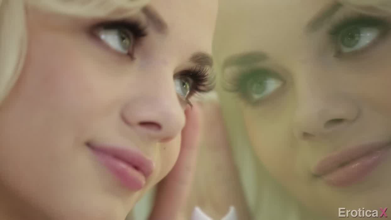 Elsa Jean being cute at sucking - A supercut