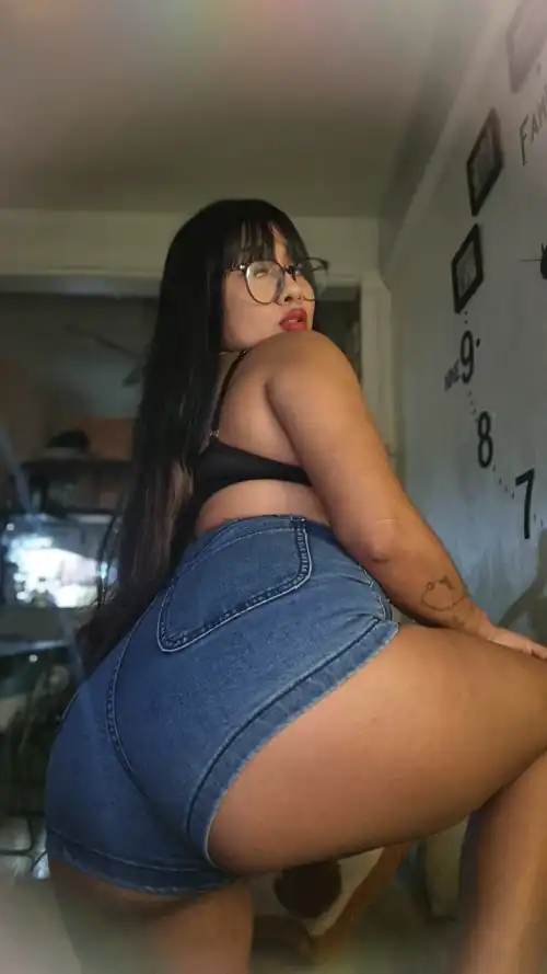 tight my ass wrapped in jean 