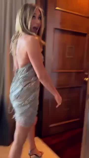 Even in her 50’s, Jennifer Aniston still got me bricked