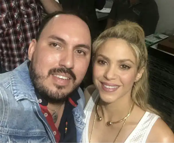 Conman posing with Shakira