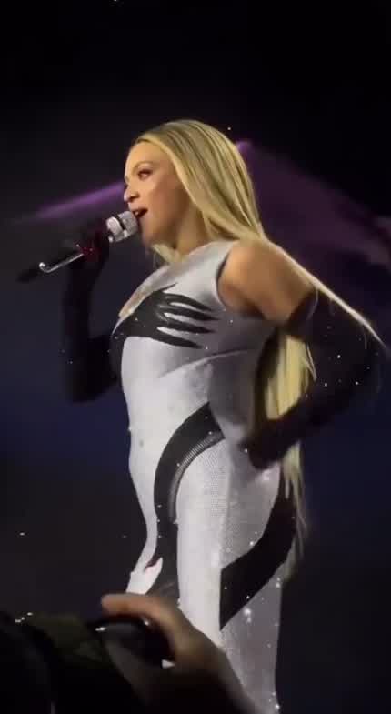 Performing at MetLife stadium during the Renaissance Tour (2023)