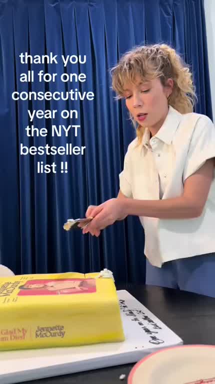 Cutting her IGMMD cake (Tiktok 8/9/2023)