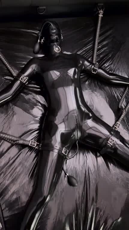 Bed bondage with Ravyn