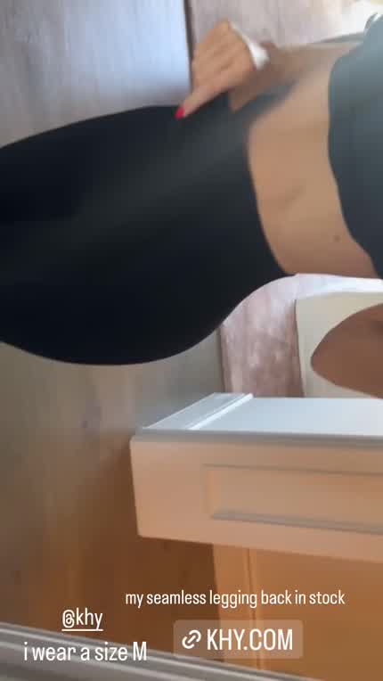 Kylie in seamless Leggings 