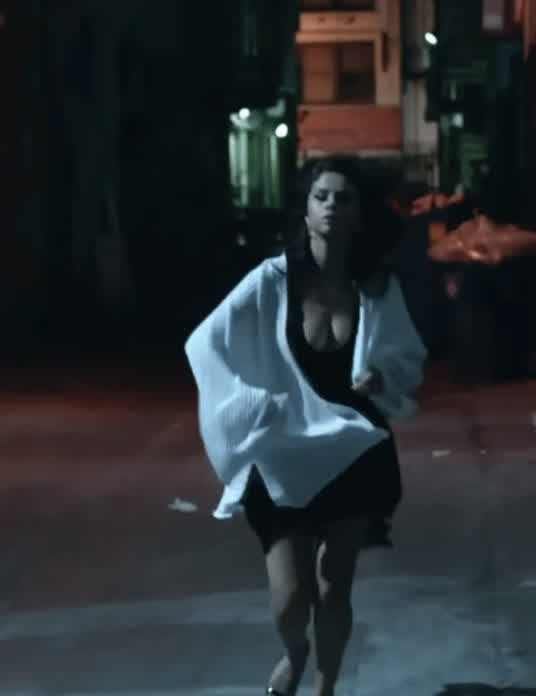 Selena running in "Same Old Love" Music Video | October 2015