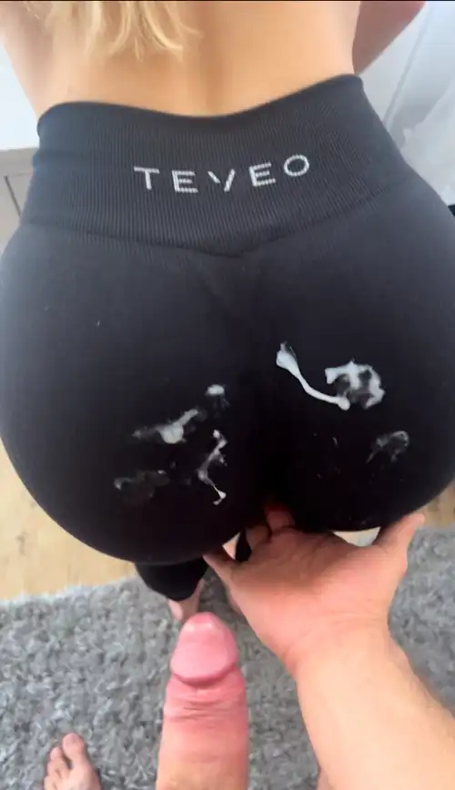 Start to fingering me after he cums on my ass in leggings 