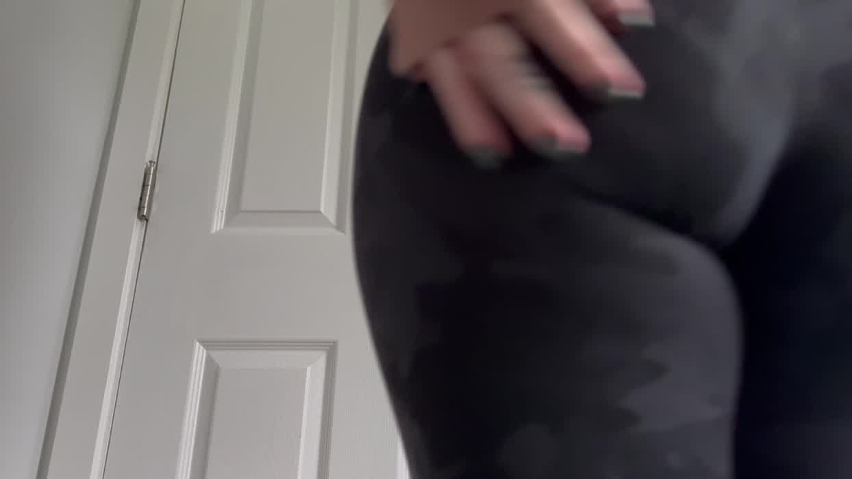 Just testing my angle in these lulus. What do you think? 😇