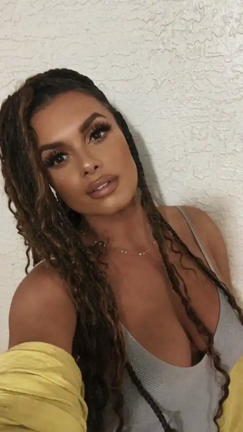 Joy Taylor selfie