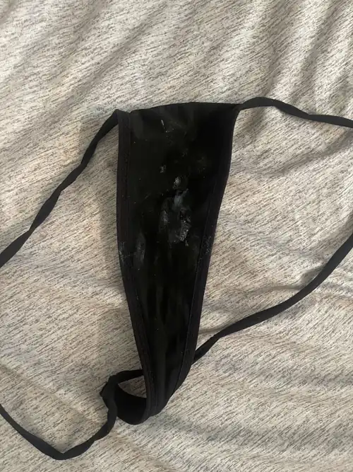 came in my panties who wants them 🩷
