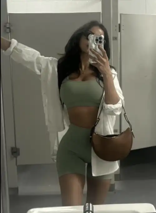 She makes me hard in seconds