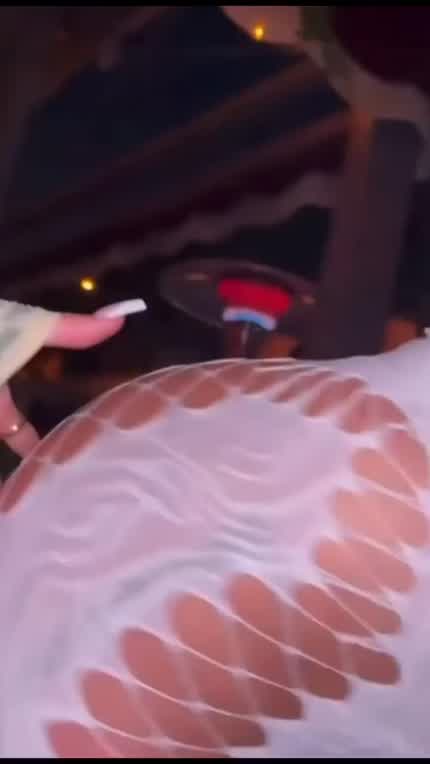 Stassie and kylie showing off there body's 