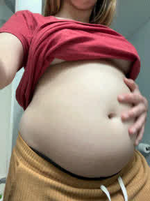 My belly is really showing all the weight I’m gaining 🤤