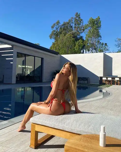 need someone to feed my mommy Kylie