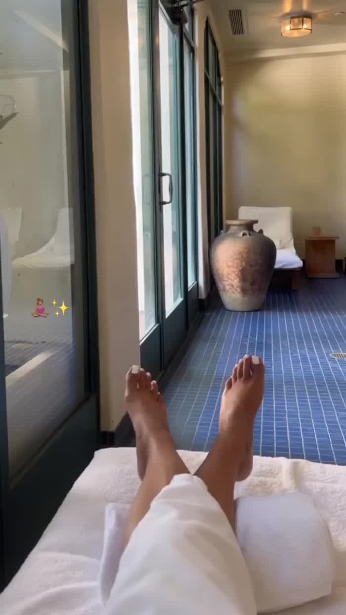 More Mia Feet