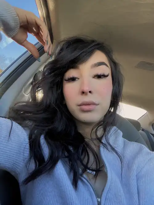 Hi 21y/o trans girl 7 months on HRT ♡