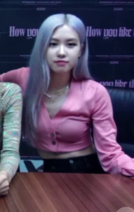 Rosé's perky tits 🤤